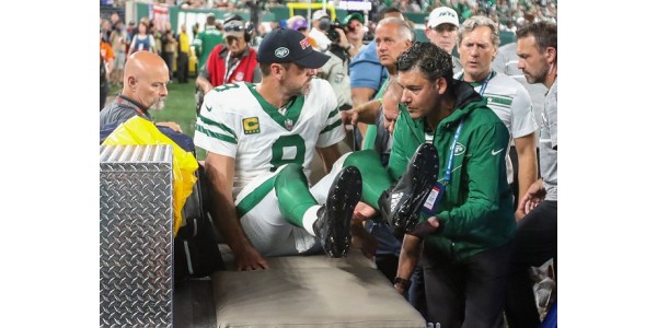 Aaron Rodgers vahvisti jättävänsä koko kauden väliin loukkaantumisen vuoksi